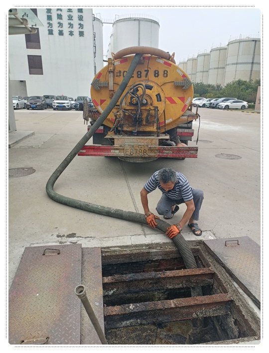 东阁镇隔油池清掏