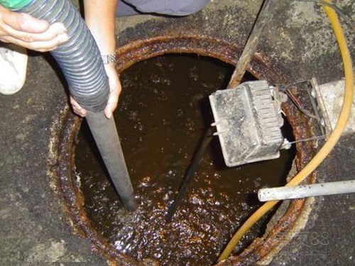 东阁镇隔油池清理