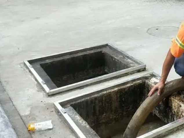 东阁镇化粪池清理