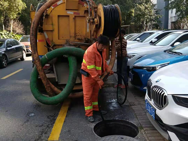 东阁镇排污管道清淤